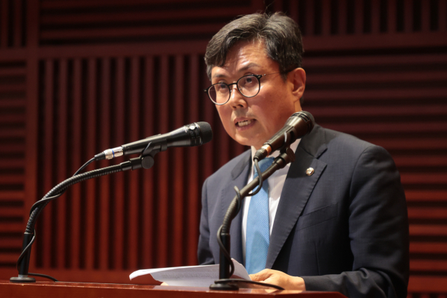 더불어민주당 안도걸 의원이 23일 서울 여의도 금투센터에서 열린 스테이블코인의 제도권 편입을 위한 정책토론회에서 인사말을 하고 있다. 2025.7.23 연합뉴스