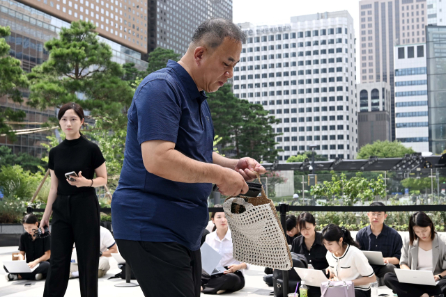 공천개입 의혹을 받는 '정치 브로커' 명태균씨가 31일 김건희 여사 관련 의혹들을 수사 중인 민중기 특별검사팀 사무실이 마련된 서울 종로구 KT 광화문 빌딩에 뇌물공여 혐의 피의자 신분으로 출석하고 있다. 조태형 기자 2025.07.31