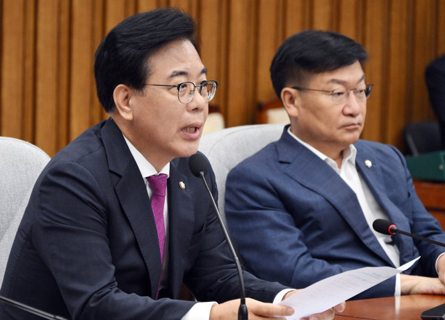 송언석 국민의힘 비상대책위원장 겸 원내대표가 1일 서울 여의도 국회에서 열린 원내대책회의에 참석해 현안에 관해 발언하고 있다. 오승현 기자 2025.08.01