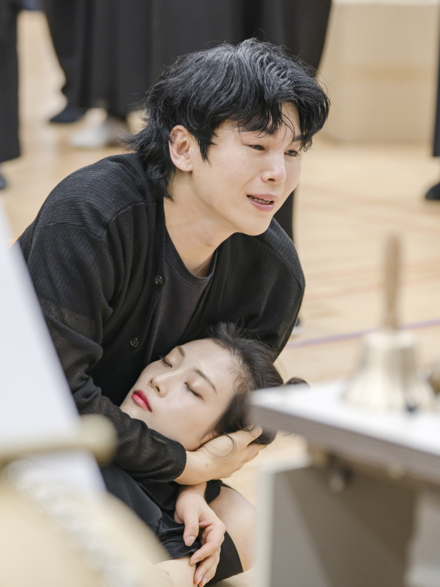 국립창극단의 간판 김준수가 신작 '심청'에서 심봉사 역을 연기하고 있다 . 사진 제공=국립창극단