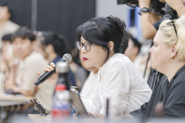 국립창극단 신작 '심청'의 극본과 연출을 맡은 요나 김이 질문에 답하고 있다. 사진 제공=국립창극단