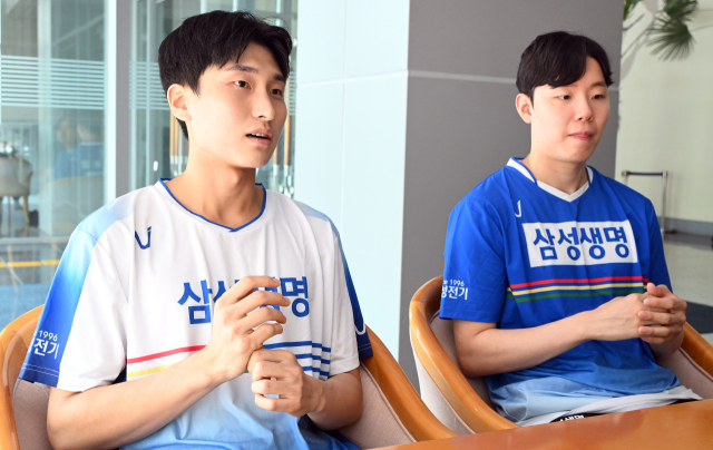 1일 서울경제신문과 인터뷰를 가진 배드민턴 국가대표 서승재(오른쪽)와 김원호. 용인=오승현 기자