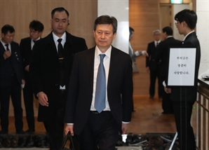 신동주, 롯데지주 1.5만주 매입… 주주권 행사 예고