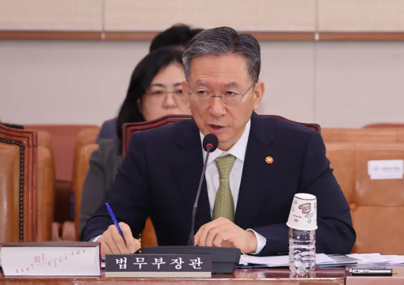 정성호 법무부 장관이 1일 국회 법제사법위원회 전체회의에 출석해 질의에 답변하고 있다. 연합뉴스