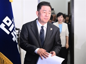 증시 폭락에 '화들짝'…與 김병기 "10억 대주주 기준 상향 검토"