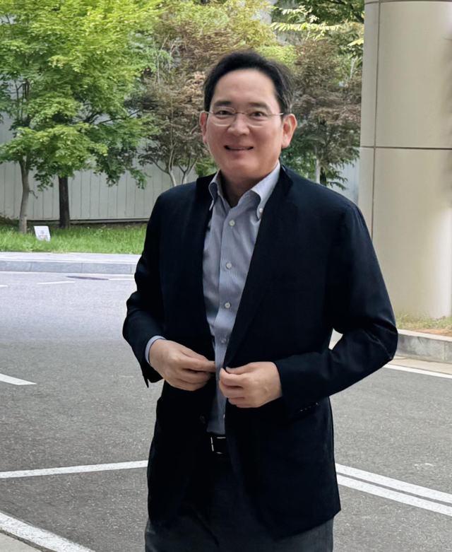 이재용 삼성전자 회장이 올 7월29일 강서구 서울김포비즈니스항공센터(SGBAC)를 통해 워싱턴으로 출국하고 있다. 연합뉴스
