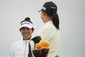AIG 트로피도 멀어지나…김세영·김아림, 선두와 8타차 7위