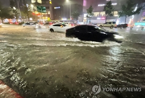 주말 ‘물폭탄’ 쏟아져…폭염은 계속될 전망