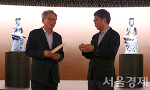 '케데헌' 열풍에…박물관 찾은 최휘영 문체부 장관