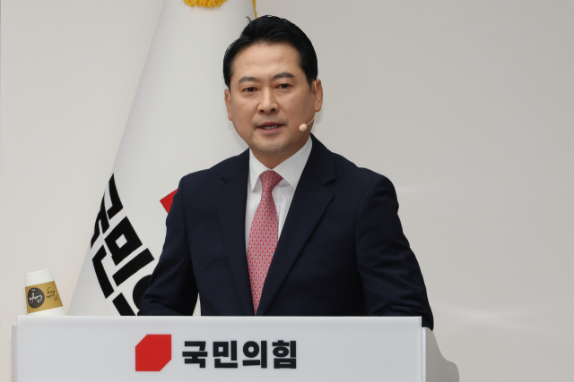 장동혁 국민의힘 당대표 후보가 3일 서울 여의도 국민의힘 당사에서 열린 제6차 전당대회 후보자 비전대회에서 정견을 발표하고 있다. 연합뉴스
