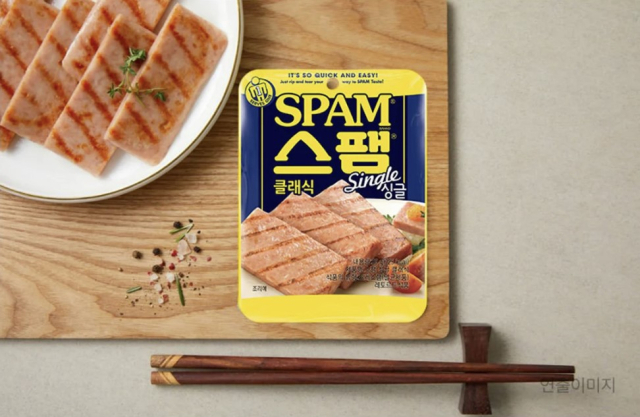 캔 대신 파우치포장…먹기 편해진 스팸, 매출도 터졌다
