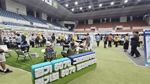 “한 달간 중장년 2700여 명 면접 봤다”…중장년 재취업 지원 ‘경기5070그레잇잡투어’