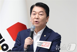 "개미 돈 100조 증발했는데"…안철수, 휴가 떠난 李대통령에 "개미핥기 같다" 맹비난