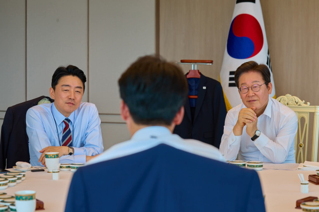 이재명(오른쪽) 대통령과 강훈식 대통령비서실장. 사진제공=강훈식비서실장SNS