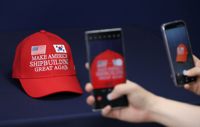대통령실이 3일 공개한 '마스가'(MASGA·Make American Shipbuilding Great Again) 모자. '마스가'는 이번 한미관세협상 때 조선 분야 협력 내용을 압축적으로 전달하기 위해 산업통상자원부가 만든 슬로건으로 한국협상단은 이 모자와 대형 패널 등을 준비했다. 연합뉴스