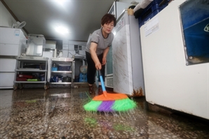 극한 폭염 뒤 극한 폭우 되풀이…'더블 펀치'에 갇힌 한반도