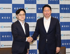 재계 수장들 만난 金 "관세 협상, 이제 막 수술 끝난 상태"