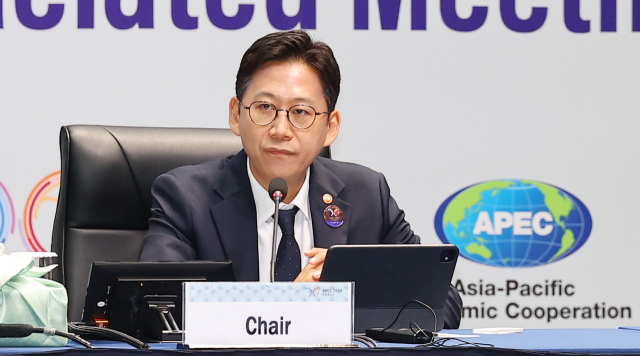 배경훈 과학기술정보통신부 장관이 4일 인천 연수구 송도컨벤시아에서 열린 '2025 아시아태평양경제협력체( APEC) 디지털·AI 장관회의' 개회식에서 개회사를 하고 있다. 연합뉴스