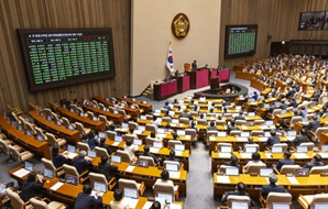 '쌀 의무 매입' 양곡법·'재정 지원' 지역화폐법 등 줄줄이 통과
