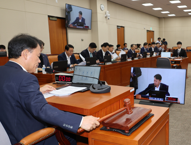 신협 상임감사 선임기준 완화 추진에 "규제 과도" "강화 필요"