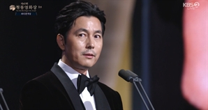 정우성, '혼외자 출산' 문가비 아닌 다른 여성과 혼인신고설…소속사 "사생활, 추측 자제해달라"