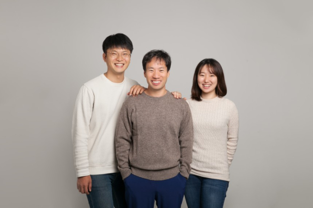 이활석(왼쪽부터) 업스테이지 최고기술책임자(CTO), 김성훈 대표, 박은정 미주법인장. 사진제공=업스테이지