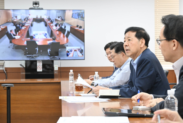 정부, 성장전략TF 출범…"규제 전면 재검토"