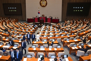 [기자의 눈] 뜨거운 국회, 미지근함이 필요한 때