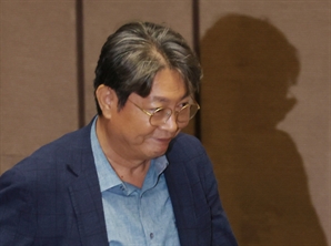 경찰, ‘주식 차명거래 의혹’ 이춘석 의원 입건…수사 착수