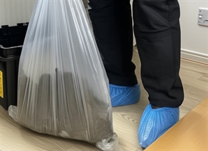 "고양이도 무서워서 도망갈 듯"… 영국 가정집서 잡힌 '56cm 괴물쥐'에 깜짝