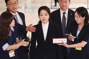 예우없이 12분만에 조사 시작…金여사측 영상녹화는 거부[김건희 특검 소환]