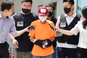 동거 여성 살해한 60대 중국인 구속 송치…"말다툼 과정서 범행"