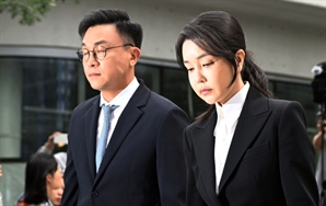 특검 35일만에…포토라인 선 김건희