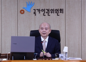인권위원장이 “여성은 무능해서 승진 못 한다”?…부적절 발언 관련 제보 ‘쇄도’