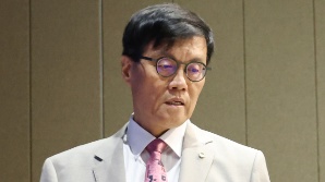 "구조개혁 없이는 통화정책 숨 못 쉰다"…한은 '오지랖' 논란 정면 돌파 [Pick코노미]