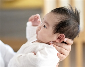 “이 냄새 뭐야? 미쳤다”…남자들도 중독된 ‘아기머리 냄새' 향수. 대체 왜?