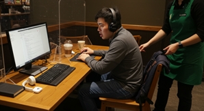 "프린터·칸막이는 이제 그만"…스타벅스, 도 넘은 '카공족'에 결국 칼 뽑았다