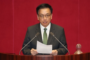 내란특검, '계엄 국무회의' 최상목 전 부총리 소환조사