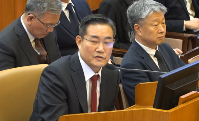 신원식 국가안보실장이 서울 종로구 헌법재판소에서 열린 윤석열 대통령 탄핵 심판 7차 변론기일에 증인으로 출석해 질문에 답변하고 있다. 뉴스1