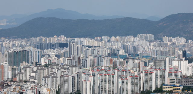 서울 남산에서 바라본 서울 시내 아파트 모습. 뉴스1