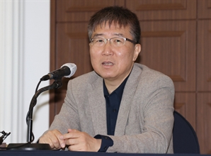 "돈 안 쓰는 대학, 연구자 해외로 내몰아…잘할 수 있는 분야 집중 투자를"