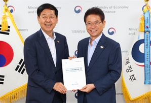 “영일만항을 북극항로 거점항으로”…이철우 4대 국가투자사업 지원 건의