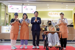 장애인이 직접 운영하며 창업 꿈 키우는 '누구나 카페' 개소