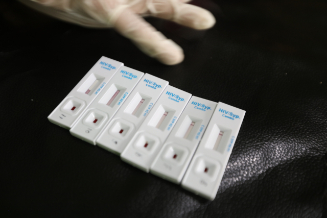 '20년 혼자 살았는데'…80대 시골 할머니 'HIV 감염' 미스터리에 의학계 '깜짝'