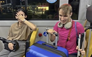 "여기가 종점입니다"…시각장애 외국인 당황하자, 버스기사가 보인 뜻밖의 행동