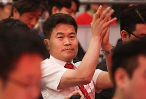 "악마화 안돼" vs "해산의 길"…'전한길 블랙홀' 빠지는 국힘 전당대회