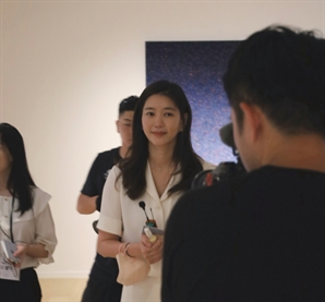 우주서 보면 티끌 같은 인간…증오 대신 사랑으로 연대할 이유