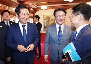 [사설] 與엔 “완벽” 野엔 “해산” 갈라치기…국민 통합 안중에 없나
