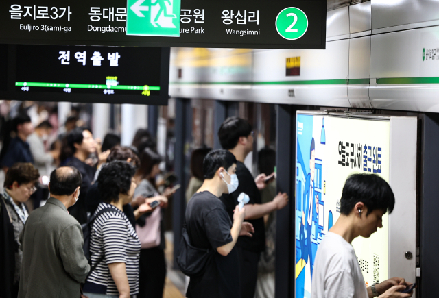 "길바닥에 뿌린 돈만 한 달에 200만원"…서울 외곽 사는 직장인들 한숨