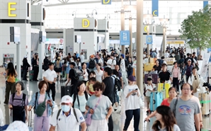 히드로공항 '5분의 1' 공항이용료…인천공항, 사용료 올릴까